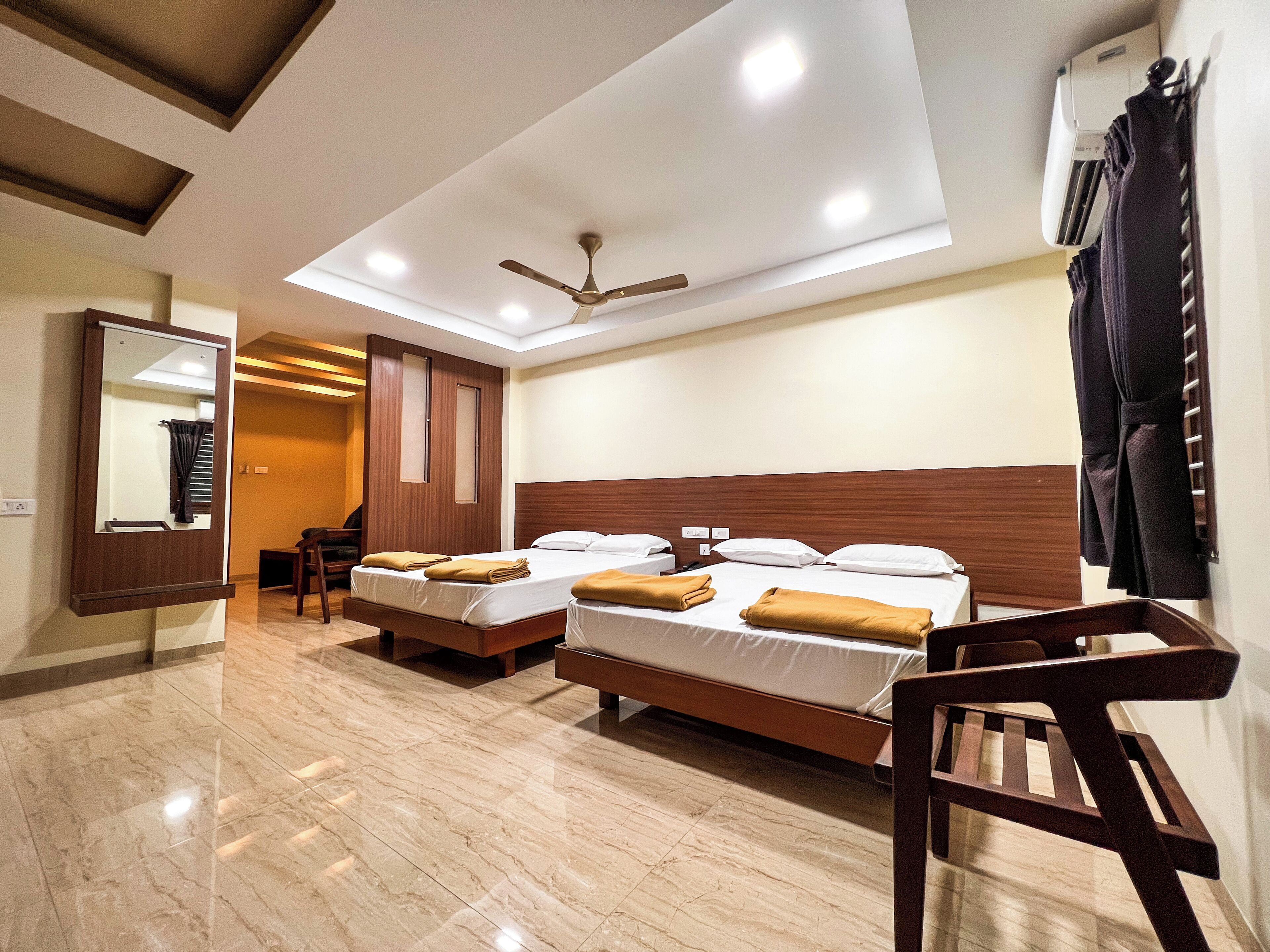 奢华四人房, 阳台, 城市景观 | 免费 WiFi