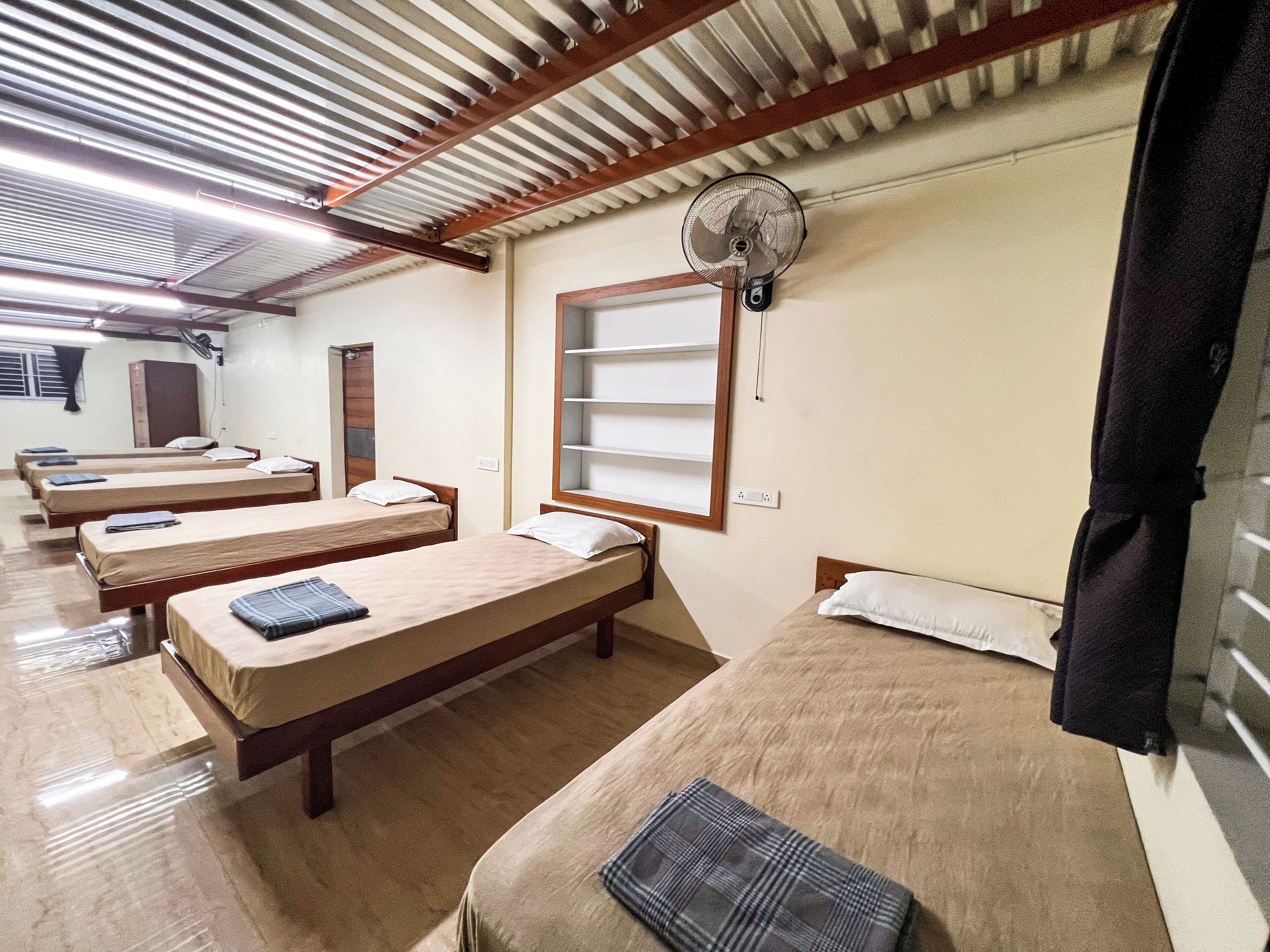 Dormitorio compartido económico | Wifi gratis 