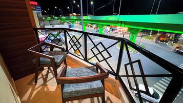 Deluxe-Doppelzimmer, Balkon, Stadtblick | Blick auf die Stadt