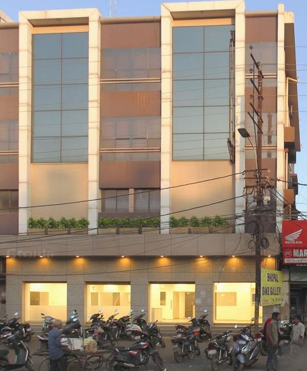 المنشأة من الخارج