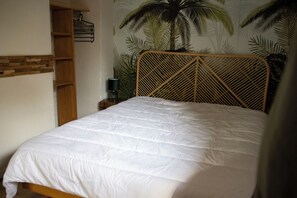 Fer et planche Ă repasser, accĂšs Internet, draps fournis