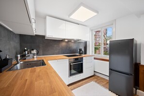 Oven, stovetop, dishwasher