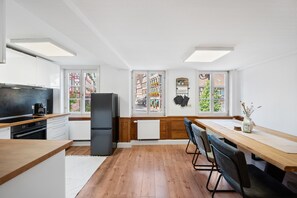 Oven, stovetop, dishwasher - Half-timbered apartment Calw - vacation in the picturesque and historic old town (Calw)