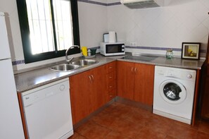 Micro-ondas, cooktop, lava-louças