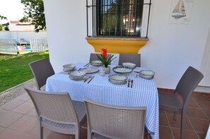 تناول الطعام بالخارج