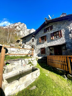 Exterior - An authentic refuge in the heart of Val di Mello Between granite, silence and nature (Lombardia)