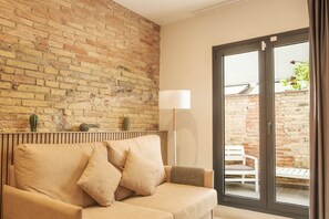 TV - Guest Ready - Fira Barcelona Modern Apartments (L'Hospitalet de Llobregat)