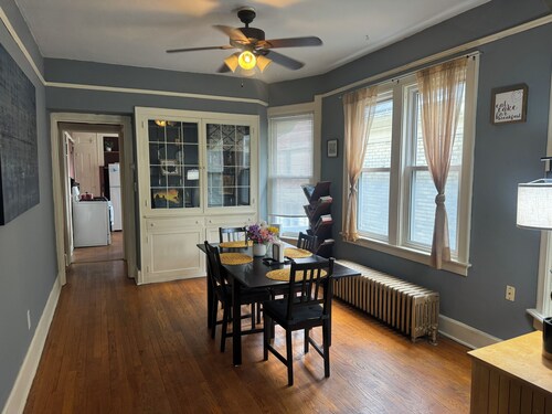 2-bedroom king bed, condo with AC-heat in downtown walkable Milwaukee