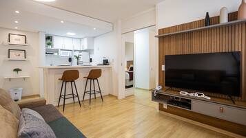 Apartamento empresarial | Área de estar | TV