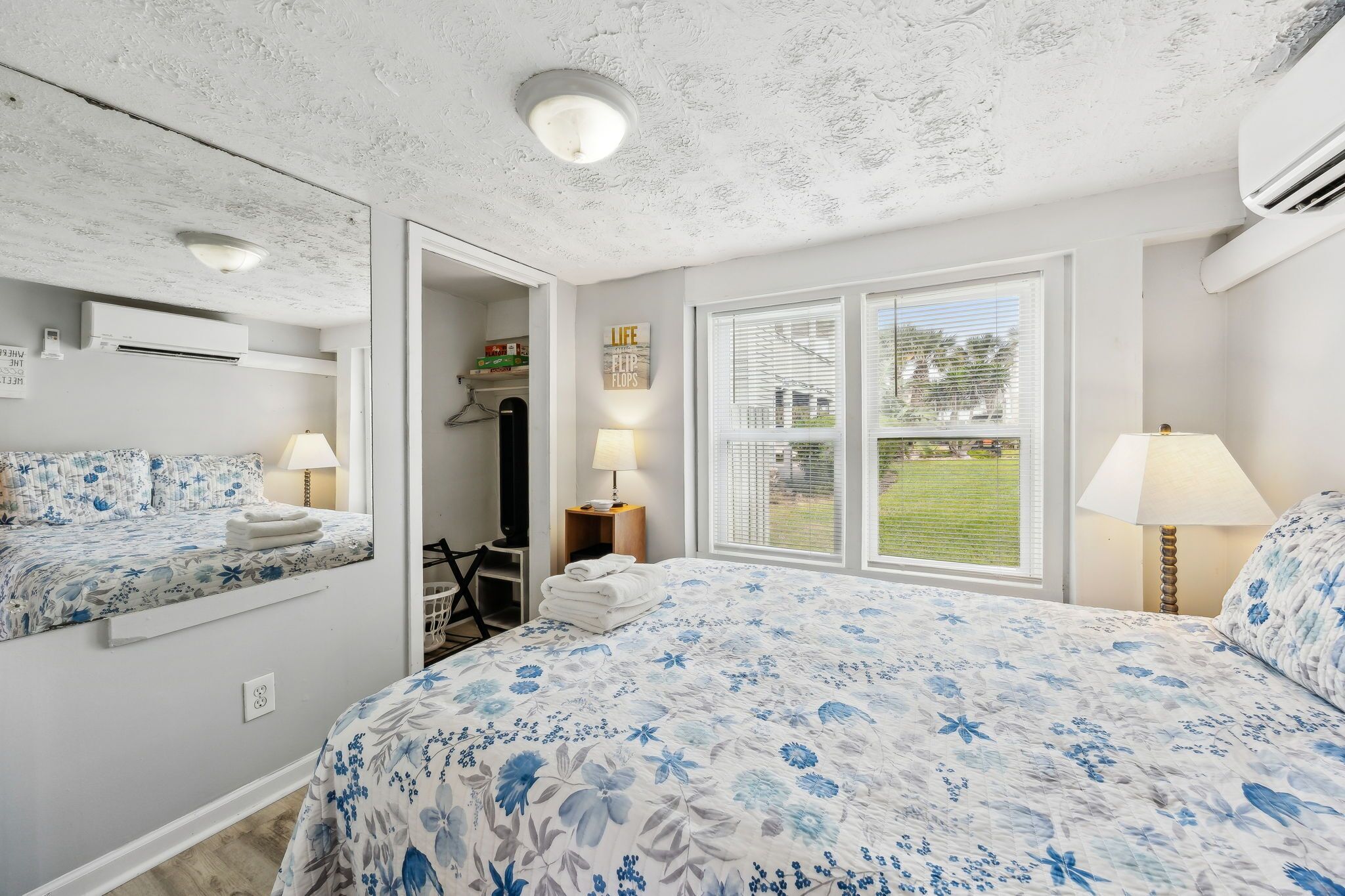 Silitysrauta/-lauta, ilmainen Wi-Fi, vuodevaatteet