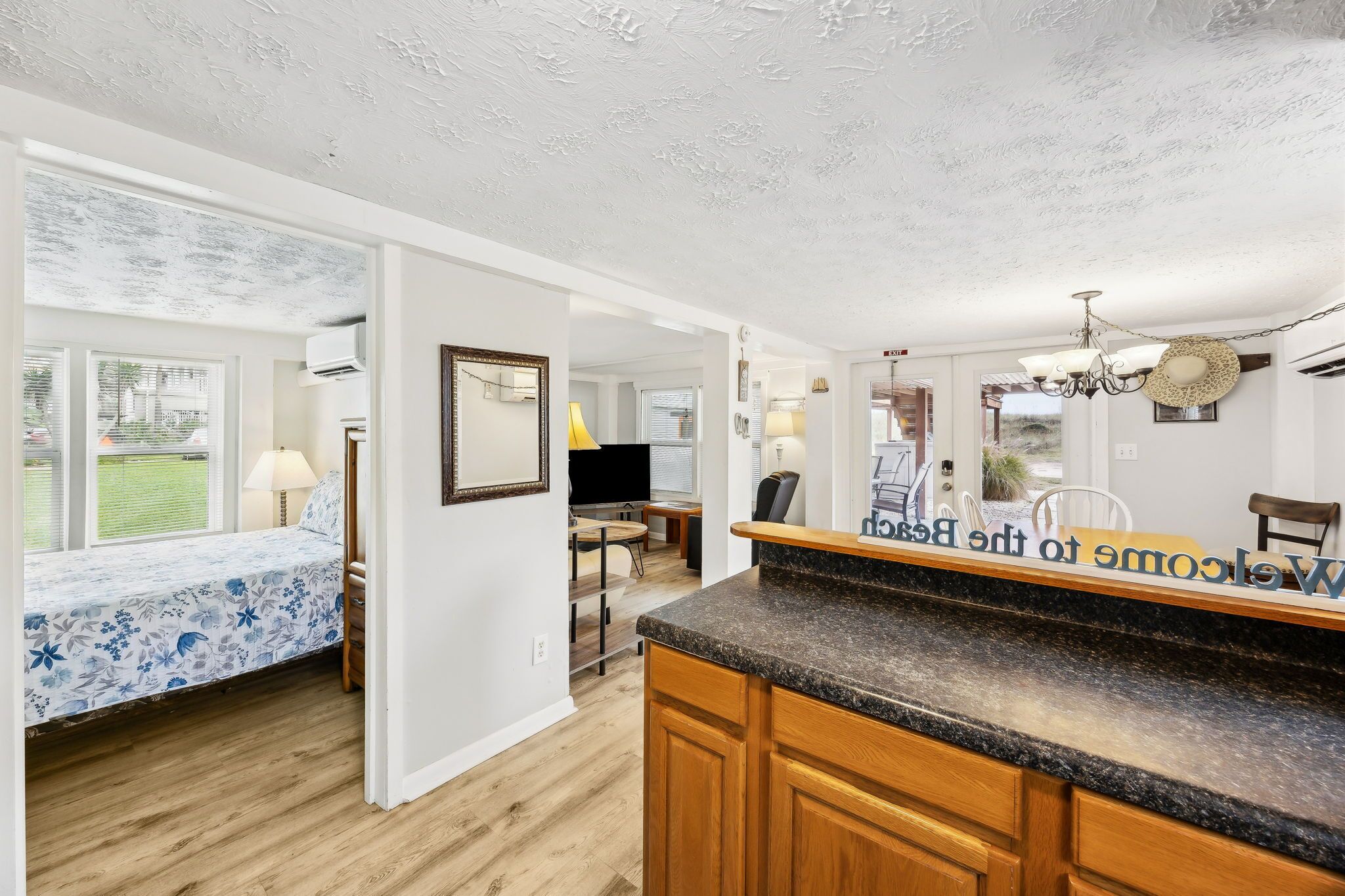 Tabla de planchar con plancha, wifi gratis y ropa de cama 