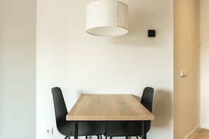 Dining - Guest Ready - Fira Barcelona Modern Studio (L'Hospitalet de Llobregat)