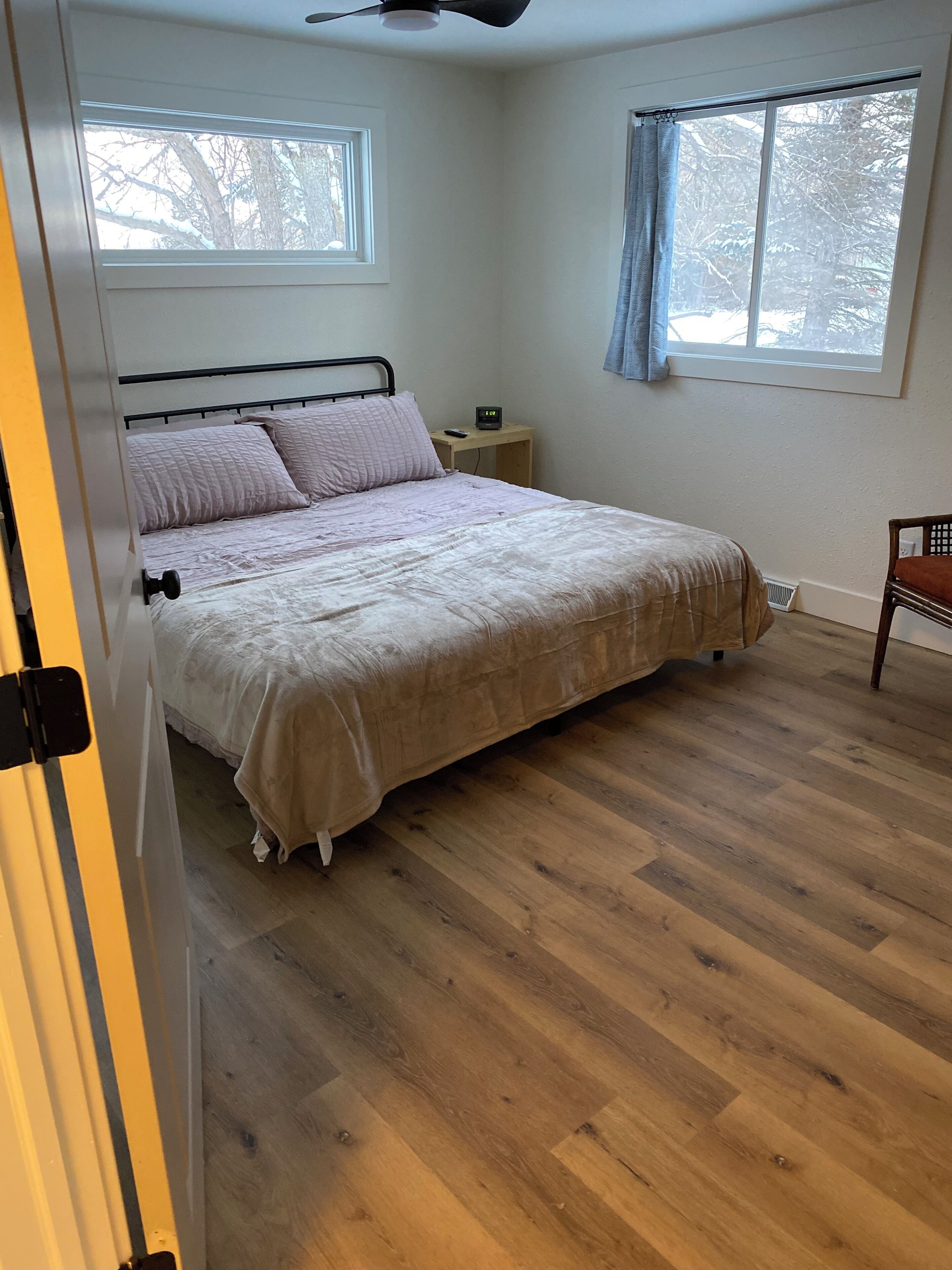 4 bedrooms, iron/ironing board, free WiFi, bed sheets