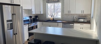 4-bedroom house in town Warroad Hockey Arena 1 block away!