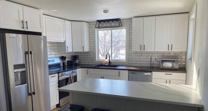 4-bedroom house in town Warroad Hockey Arena 1 block away!