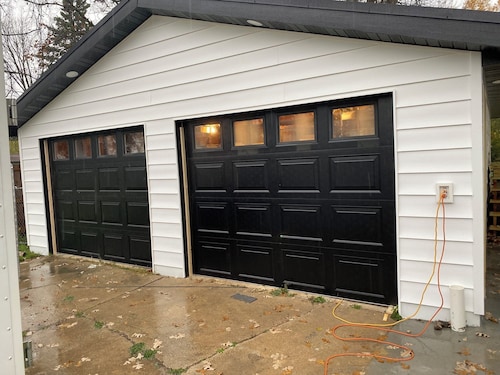 4-bedroom house in town Warroad Hockey Arena 1 block away!