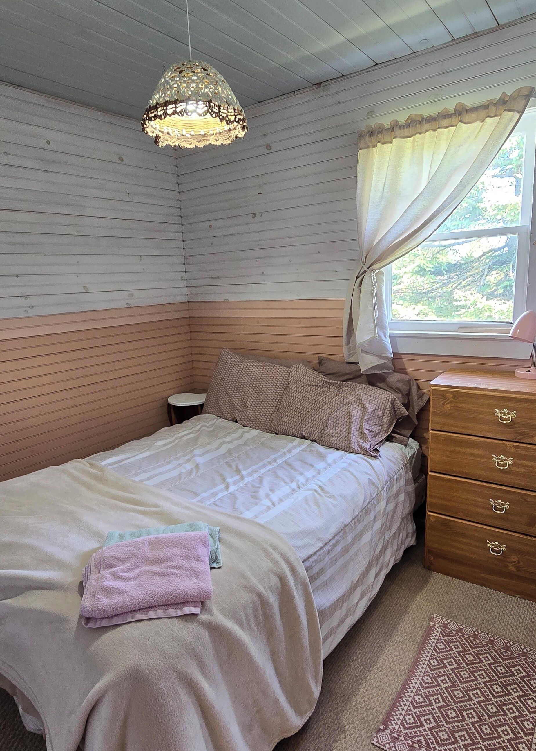2 bedrooms, bed sheets