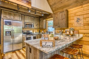 ثلاجة، ميكروويف، فرن، موقد طهي مسطح