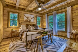 Tabla de planchar con plancha, wifi, ropa de cama