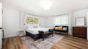 Silitysrauta/-lauta, Wi-Fi, vuodevaatteet