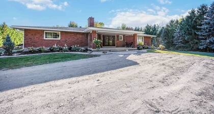 South Pines Estates â Sleeps 14 âą Indoor Pool âą Games Room âą 26-Acre Retreat