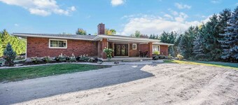 South Pines Estates – Sleeps 14 • Indoor Pool • Games Room • 26-Acre Retreat