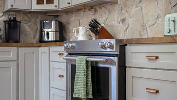 Mikrowelle, Ofen, Herdplatte, Geschirrspüler