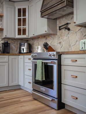 Mikrobølgeovn, ovn, kogeplade, opvaskemaskine