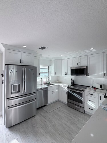 Vero Beach Condo 2Bed/2Bath - Walk to the beach