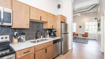 Appartement, Meerdere bedden, keuken, uitzicht op de stad (The 333 Suites 201) | Privékeuken