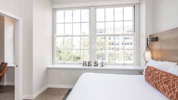 Departamento, varias camas, cocina, vista a la ciudad (The 333 Suites 201) | Vista desde la habitación