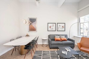 Apartamento, várias camas, cozinha, vista para a cidade (The 333 Suites 201) | Parte interna