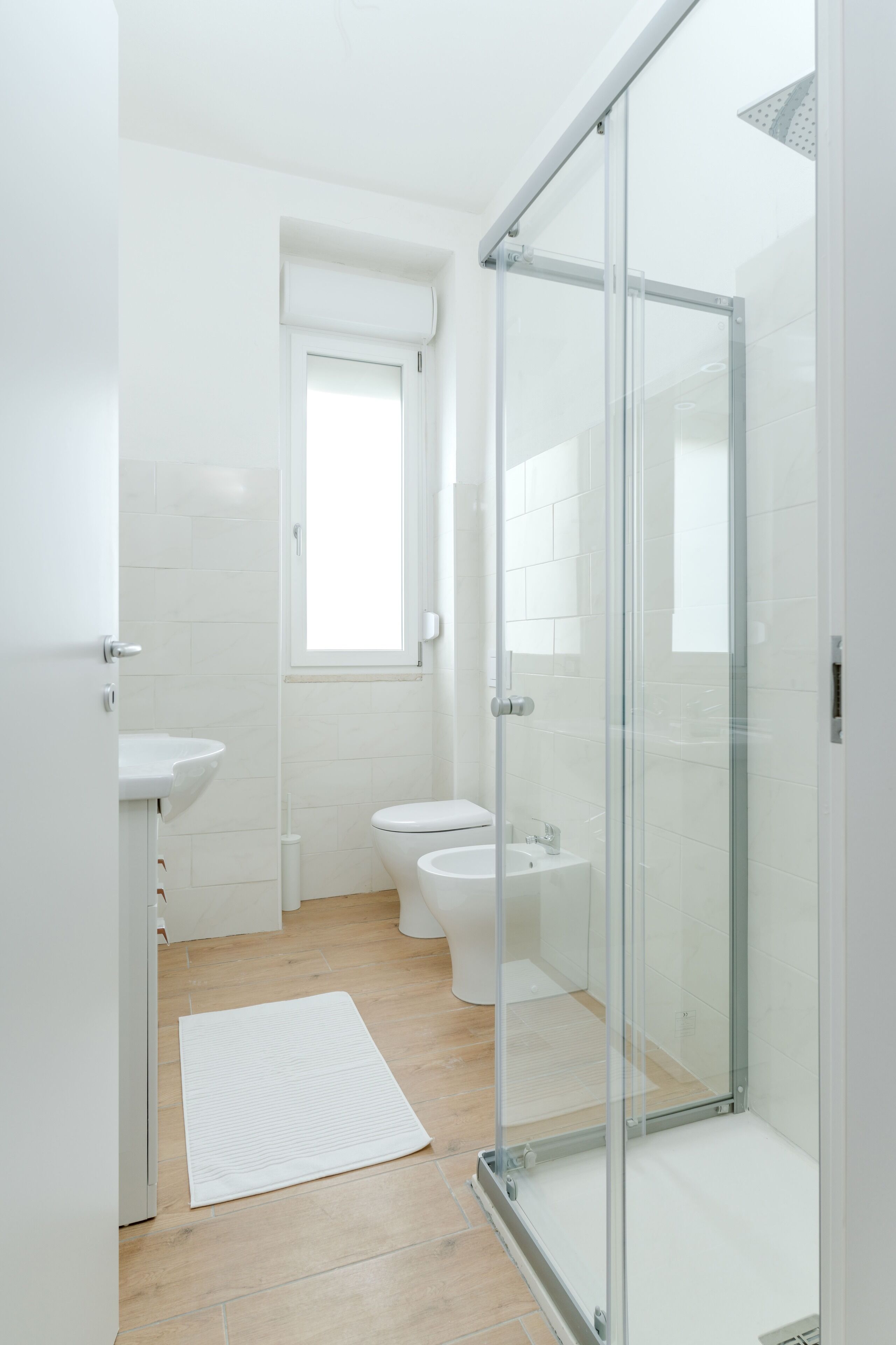 Dusche, Haartrockner, Bidet, Handtücher