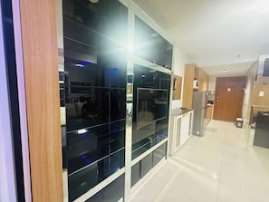 Apartment, 1 Bedroom, Smoking | Interior - Ritzy Pasay Getaway - Entire Apartment for Rent (Pasay)