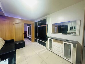 Apartment, 1 Bedroom, Smoking | Living room - Ritzy Pasay Getaway - Entire Apartment for Rent (Pasay)