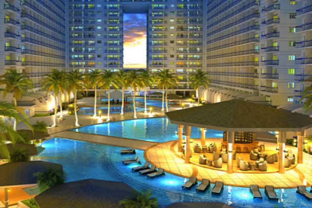 Ritzy Pasay Getaway - Entire Apartment for Rent