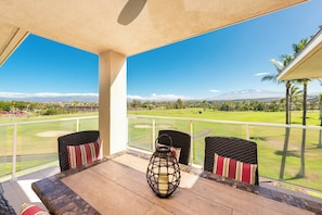 Outdoor dining - Tropical Elegance 2BR Condo; Beach/Golf/Shopping (Waikoloa Village)