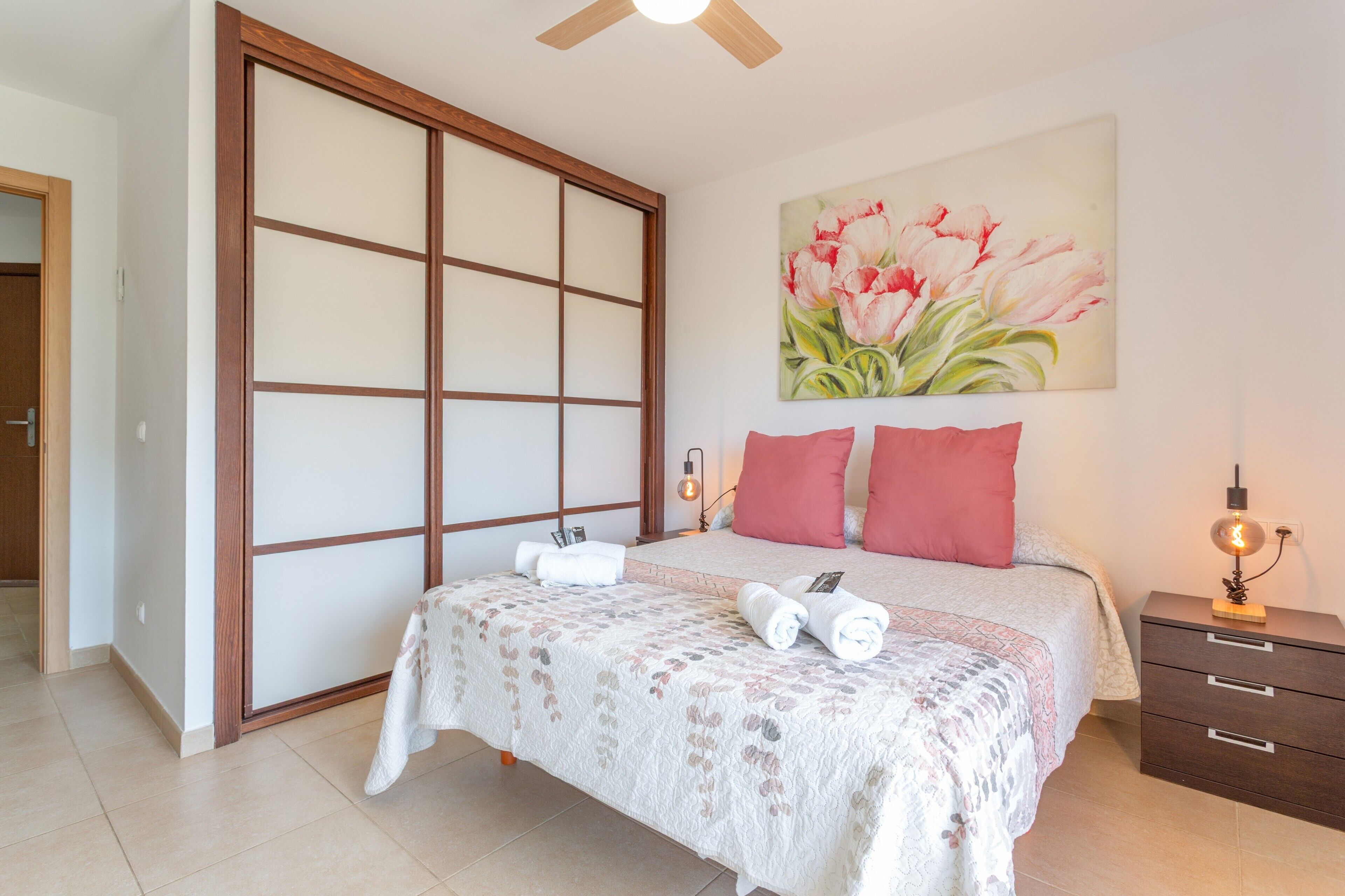 Iron/ironing board, WiFi, bed sheets