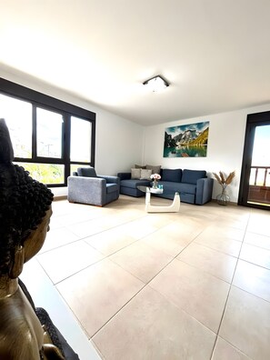 Interior - Ocean Eyes! with Terrace and Communal Pool (Palm-Mar)