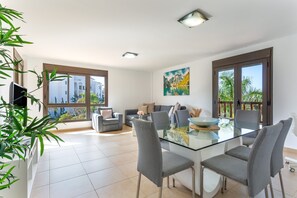 Interior - Ocean Eyes! with Terrace and Communal Pool (Palm-Mar)