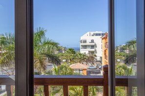 Interior - Ocean Eyes! with Terrace and Communal Pool (Palm-Mar)