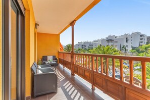 Property grounds - Ocean Eyes! with Terrace and Communal Pool (Palm-Mar)