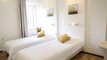 3 bedrooms, free WiFi, bed sheets