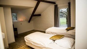 3 bedrooms, free WiFi, bed sheets