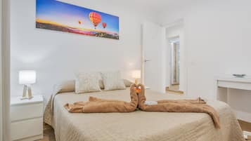 Iron/ironing board, WiFi, bed sheets