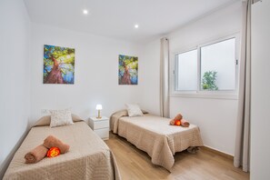Iron/ironing board, WiFi, bed sheets - Vacation Apartment 'Luz Del Norte Naturaleza Y Paz' with Wi-Fi (Las Canteras)