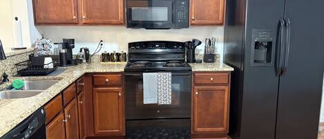 Microonde, forno, piano cottura, lavastoviglie