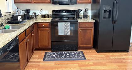 Ft. Jackson Cozy Bungalow – 1 Mile from Main Gate