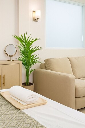 Interior - VillaMar Suite 1 - beachwalk 5 min & by Airport :NEW (Carolina)