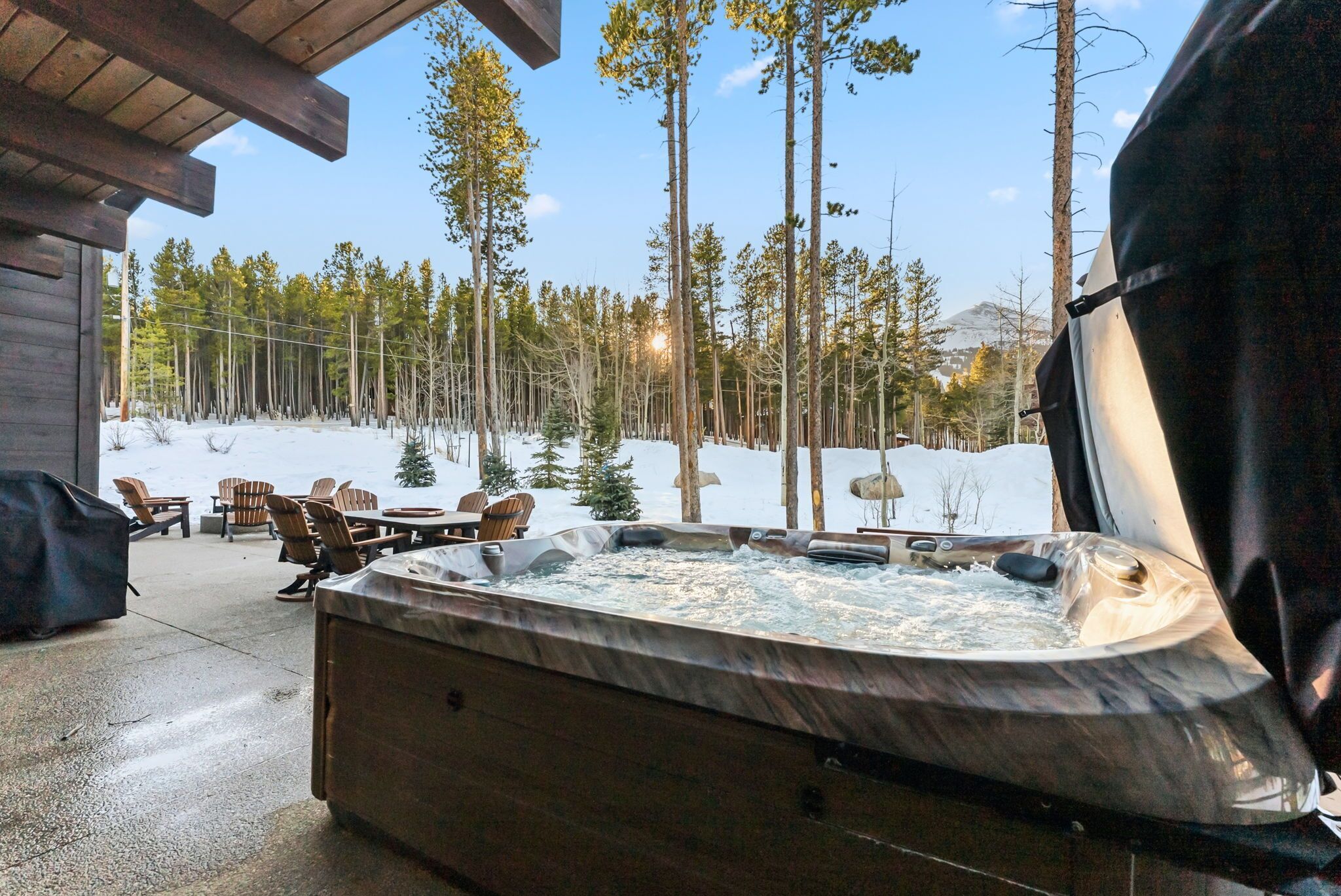 Après-Ski Sanctuary — This expansive 10-person Jacuzzi invites you to ski home, soak under the stars, and toast the day as the mountains grow quiet around you. ♨️ 🌲